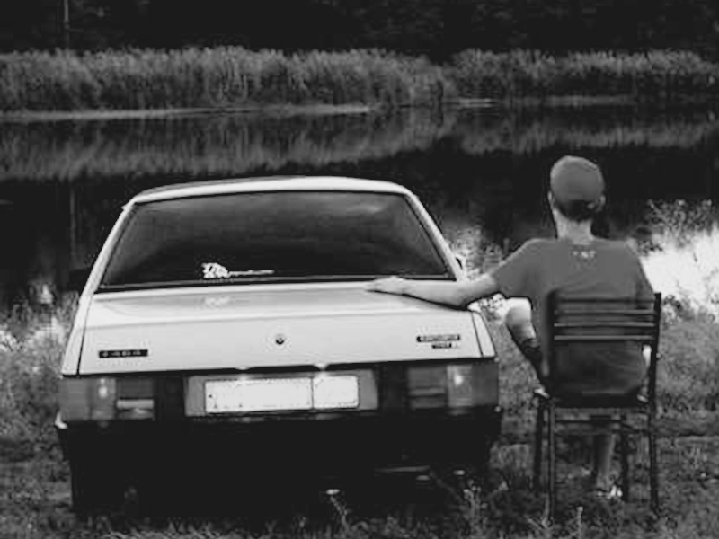 Парень и «девятка»